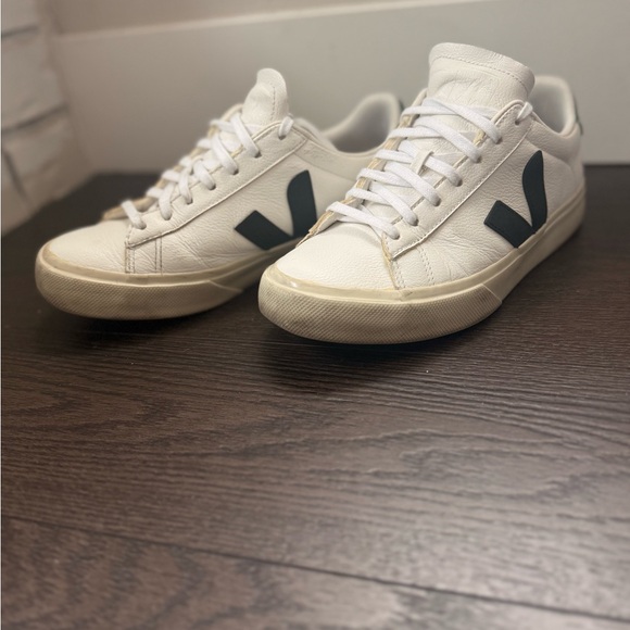 💚🖤 Veja White Leather Campo Sneakers with Black and Green Accents - Picture 9 of 11